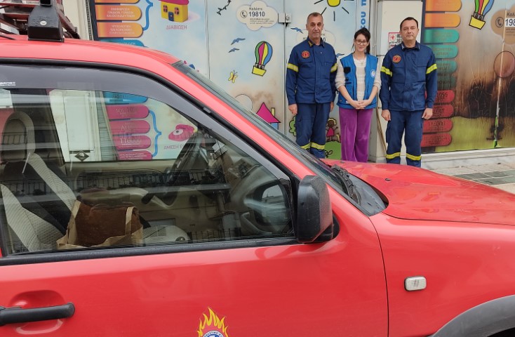Λάρισα: Προσφορά ειδών πρώτης ανάγκης στο "Χαμόγελο του Παιδιού" από την Πυροσβεστική Διοίκηση Θεσσαλίας